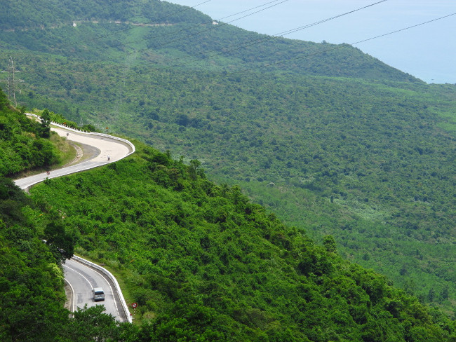 Đèo Hải Vân nổi tiếng là một trong những ngọn đèo thách thức các tay lái