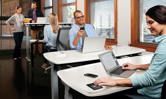 Ngồi thẳng lưng hoặc đứng dậy