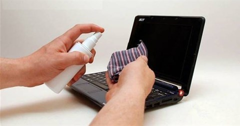Hãy giữ bình xịt vệ sinh máy tính của bạn tránh xa khỏi nước sôi để đảm bảo an toàn