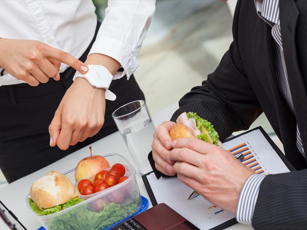 Thời gian tốt nhất để ăn bữa trưa trong ngày là sau 4 giờ