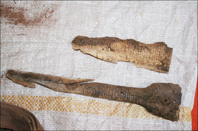 Một số vật dụng dược chôn cất theo cung thủ 