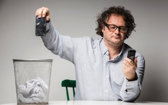 Dùng smartphone quá nhiều có thể khiến chúng ta trở nên đần độn