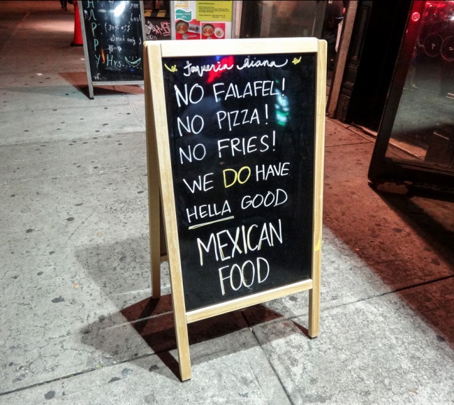 Không có Falafel (một món ăn đường phố làm từ đậu và rau rất nổi tiếng ở Mỹ). Không có Pizza. Không có khoai tây chiên. Chúng tôi chỉ có những thứ ngon nhất: Thức ăn Mexico.