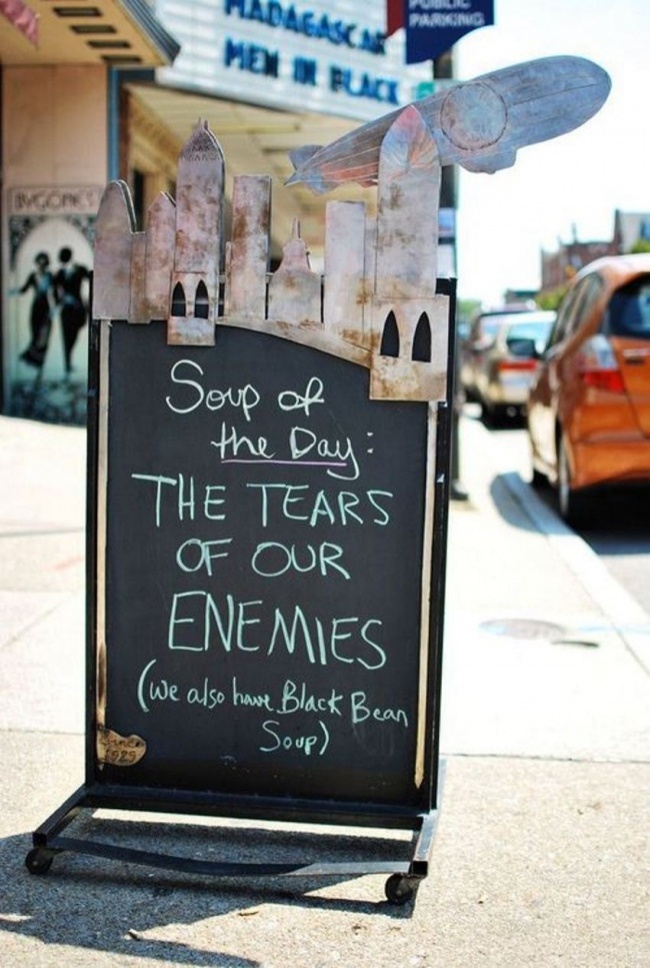 Hôm nay có món súp: "Giọt nước mắt của kẻ thù" (chúng tôi cũng có cả súp đỗ đen).