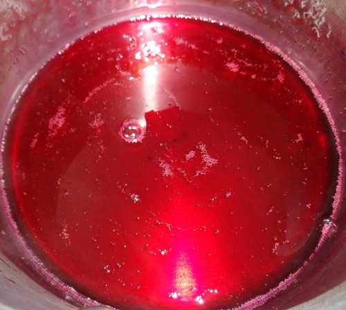 Đun sôi hỗn hợp đường, siro cùng 200ml nước cam còn lại  Đun sôi hỗn hợp đường, siro cùng 200ml nước cam còn lại