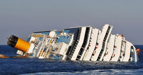 Tàu Costa Concordia mắc cạn