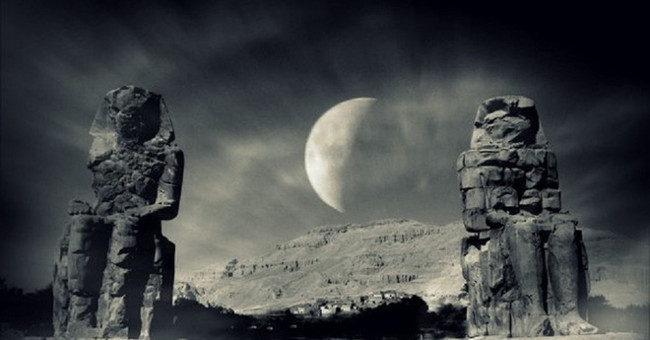 Cặp tượng đá khổng lồ Cặp tượng đá khổng lồ