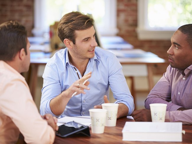 Cách bắt đầu một cuộc trò chuyện hấp dẫn