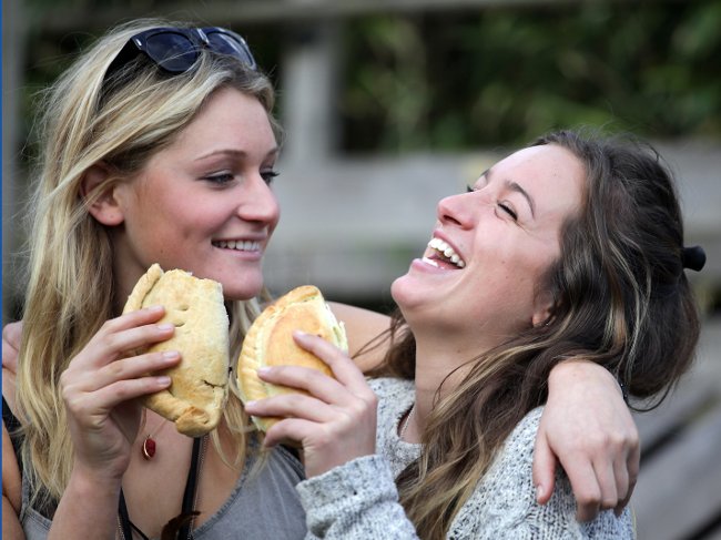 Làm thế nào để không mắc sai lầm hành xử trên bàn ăn