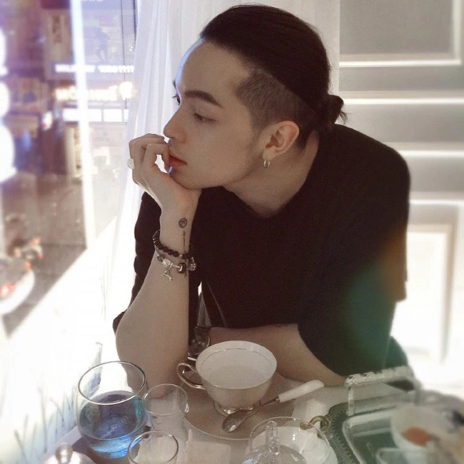 Kiểu tóc của những chàng trai mang chút tâm hồn nghệ sĩ  Kiểu tóc của những chàng trai mang chút tâm hồn nghệ sĩ