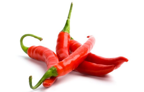 Chuẩn bị 5 quả ớt đỏ Chuẩn bị 5 quả ớt đỏ