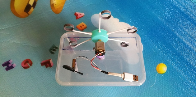 Nối với Jack USB để cắm vào Pin dự phòng