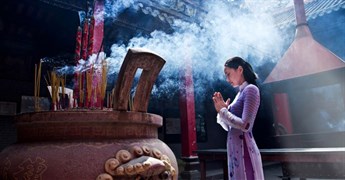 Bài khấn đi chùa ngắn gọn ngày rằm, mùng 1 hàng tháng