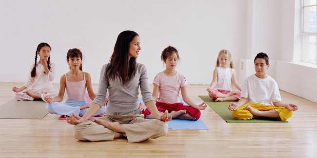 Học cách thiền hoặc luyện tập Yoga