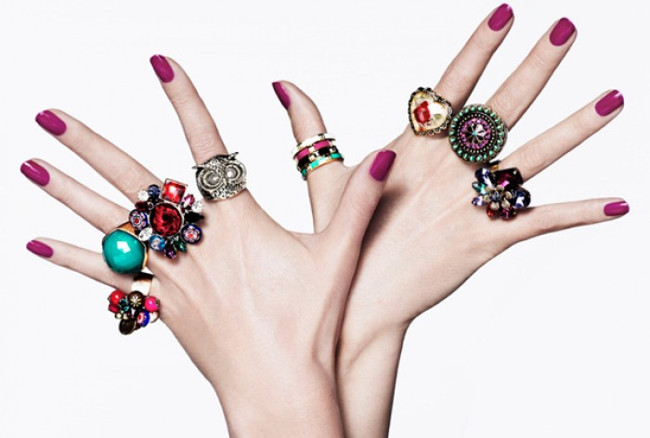 Sư Tử cũng khá yêu thích kiểu trang sức nổi bật Sư Tử cũng khá yêu thích kiểu trang sức nổi bật