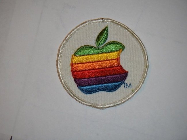 Logo in trên những chiếc máy tính Apple I Logo in trên những chiếc máy tính Apple I