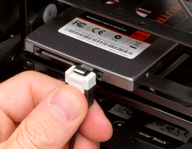 Đầu cáp SATA rất dễ lỏng Cable SATA nối ổ cứng với bo mạch chủ