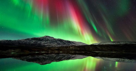 Mãn nhãn với màn uốn lượn như rồng bay của cực quang