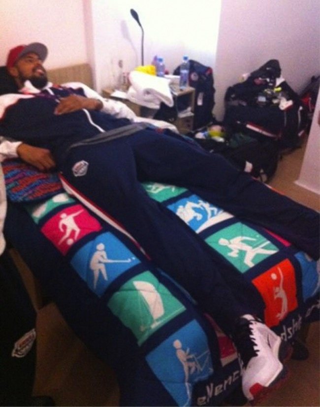 Đôi chân này chưa bao giờ được nằm trọn trên giường cả.