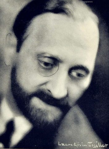 Nhà hóa học người Pháp Edouard Benedictus