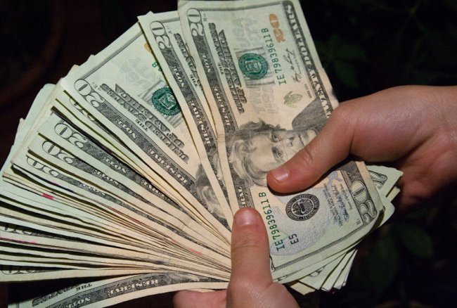 Bạn bị lôi kéo bởi một ai đó thân quen "giới thiệu" Bạn bị lôi kéo bởi một ai đó thân quen "giới thiệu"