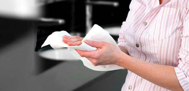 Lau tay bằng giấy giúp giảm bớt 24% vi khuẩn