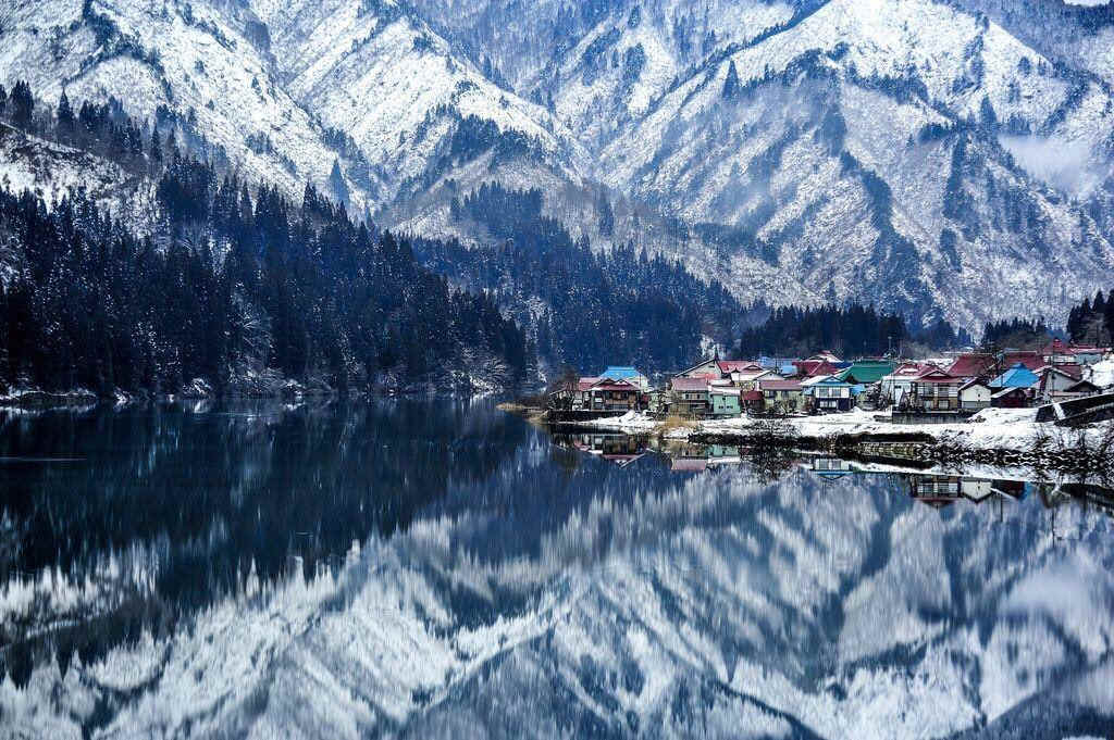Tuyết bao trùm làng Ohshi ở Fukushima, Nhật Bản, dọc theo thung lũng sông Tadami
