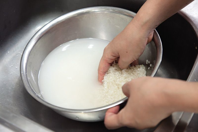 Lợi ích của việc ngâm gạo qua đêm