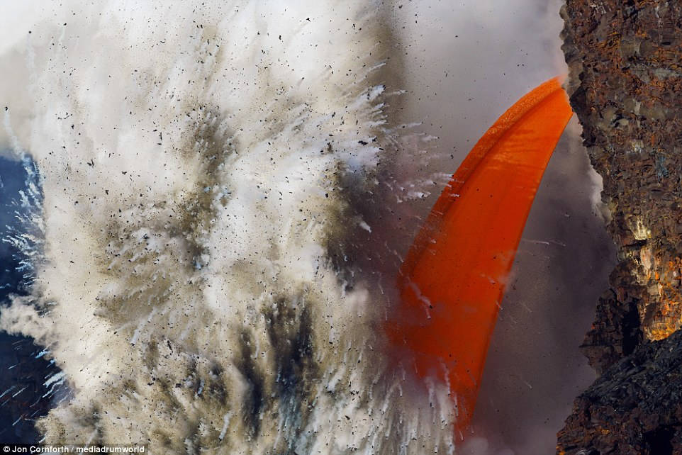 Các hợp chất khí thoát ra từ những vụ nổ hơi nước rất độc, không thể hít vào