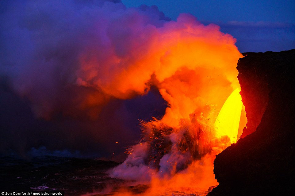 Kilauea cao gần 1.300m là một trong những núi lửa hoạt động mất nhất thế giới