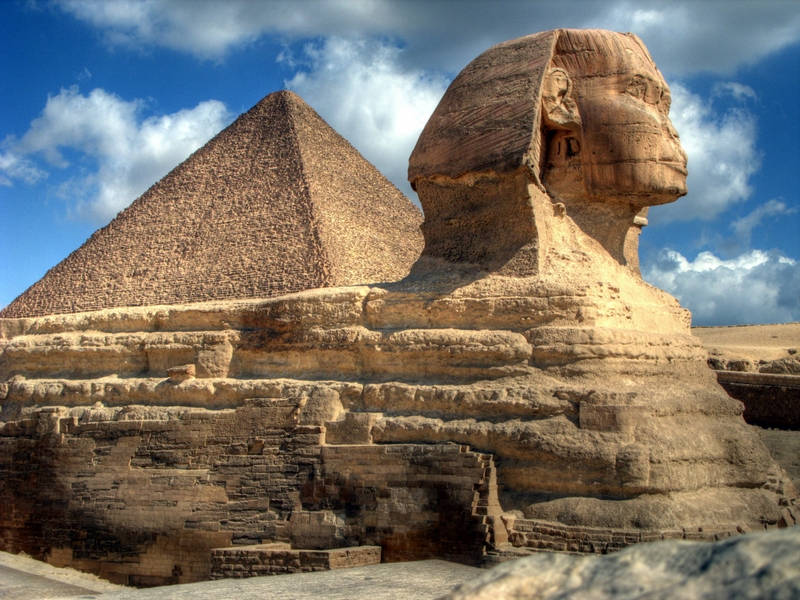 Hiện nay, Great Sphinx đã bị mất mũi và râu  Hiện nay, Great Sphinx đã bị mất mũi và râu