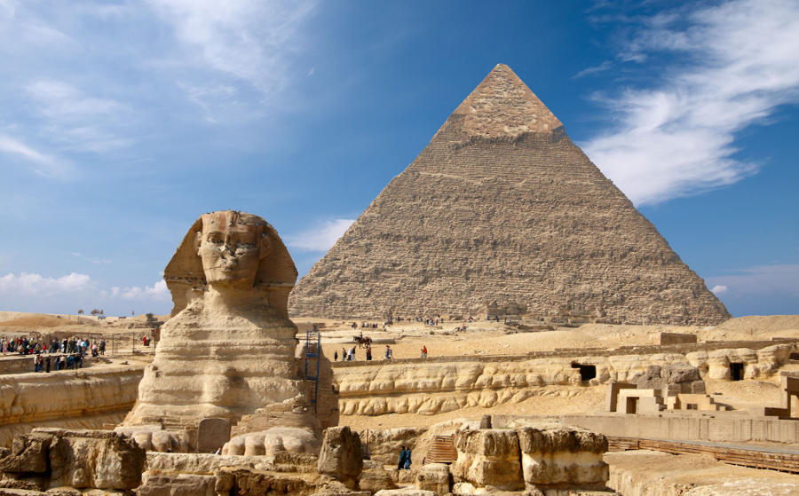 Phần thân mình của Nhân sư đã nhiều lần bị chôn vùi dưới cát 