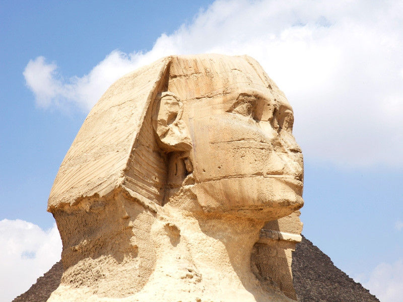 Khuôn mặt của Nhân sư khổng lồ này được cho là khắc họa chân dung của Khafre  Khuôn mặt của Nhân sư khổng lồ này được cho là khắc họa chân dung của Khafre