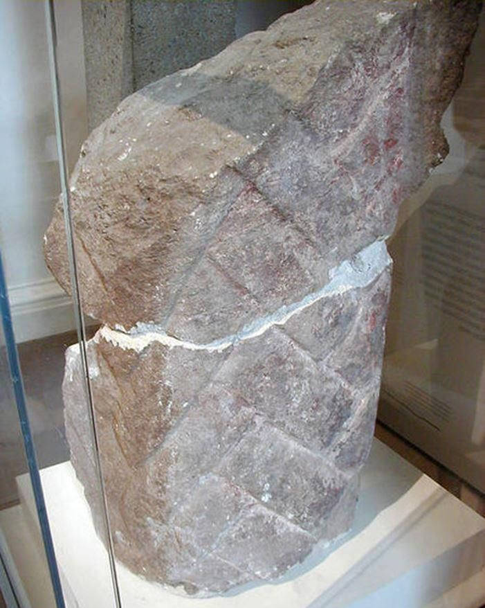 Phần râu bị rơi ra đã được tìm thấy và hiện đang được lưu giữ tại một bảo tàng ở Anh  Phần râu bị rơi ra đã được tìm thấy và hiện đang được lưu giữ tại một bảo tàng ở Anh