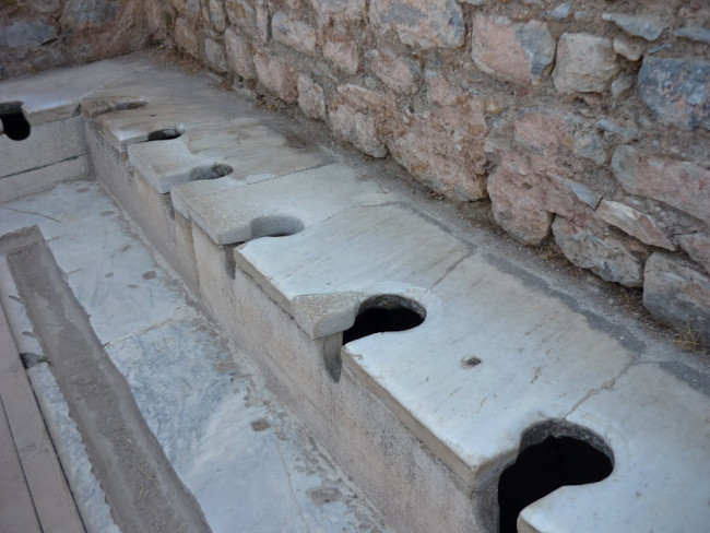 Toilet di kota kuno Ephesus, Turki