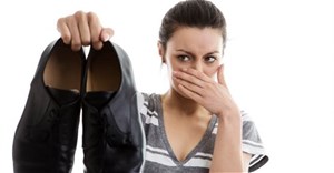 13 Mẹo hay giúp bạn khử mùi hôi giày hiệu quả