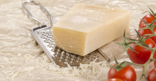 Cách bào phô mai mềm dễ dàng hơn