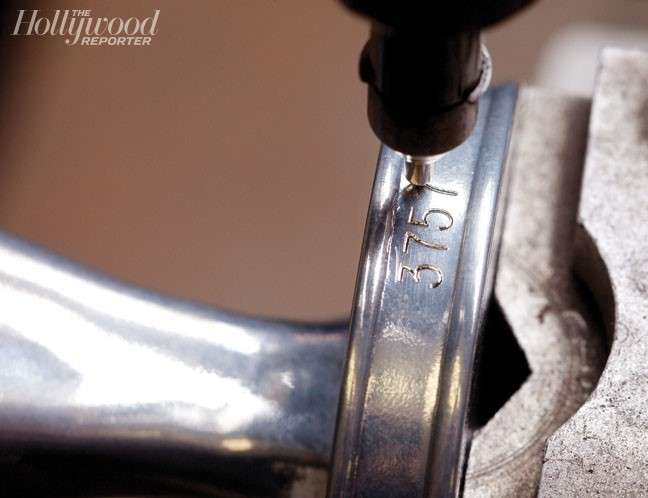 Mỗi tượng Oscar đều có số serie độc nhất 