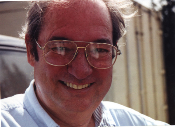 Milton Cooper tin rằng, người ngoài hành tinh đang khai thác mỏ trên Mặt Trăng 