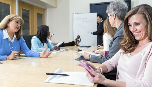 Tạm "quẳng" các thiết bị liên lạc đi khi bạn đang cần tập trung Tạm "quẳng" các thiết bị liên lạc đi khi bạn đang cần tập trung