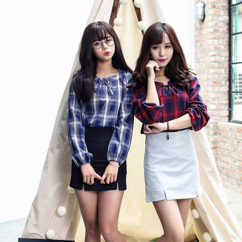 Mix đồ theo style năng động với sơ mi kẻ đi học và chân váy chữ A Mix đồ theo style năng động với sơ mi kẻ đi học và chân váy chữ A