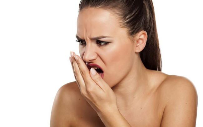 Tự ngửi mùi hơi thở của bạn