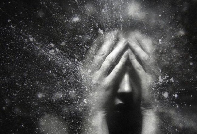 Nghe thấy những tiếng nổ bất chợt