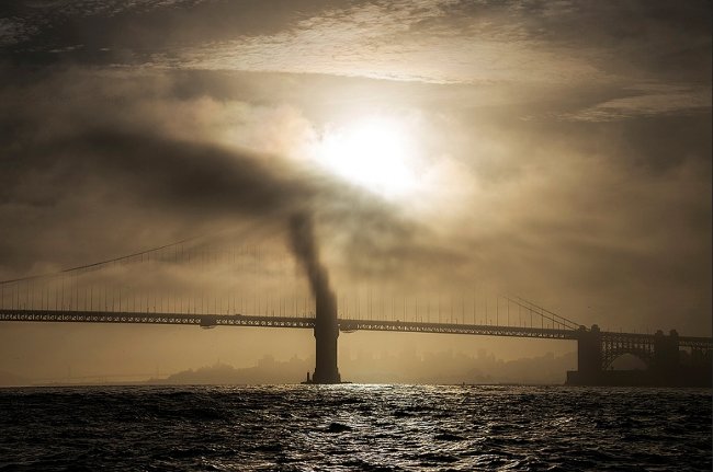 Phải chăng là ống khói trên biển?