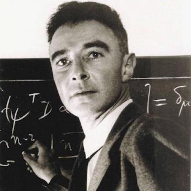 Robert Oppenheimer là một nhà bác học thông thạo 8 ngôn ngữ