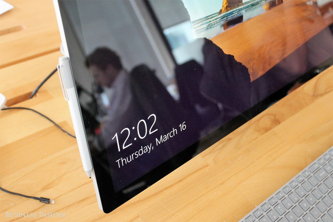 Màn hình của Surface Studio cực mỏng