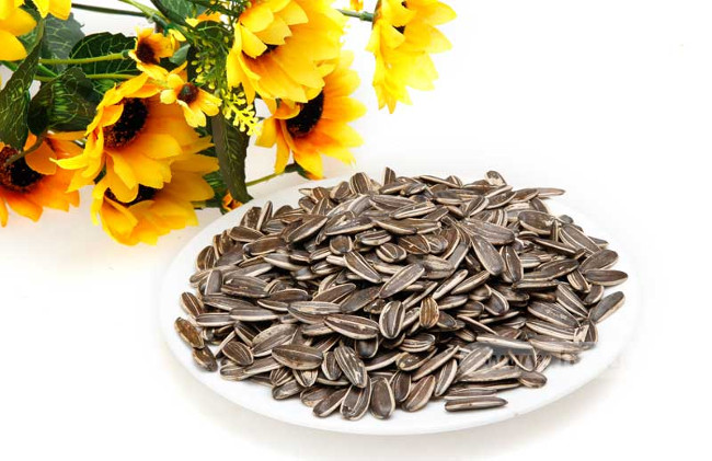 Lợi ích bất ngờ của hạt hướng dương mà có thể bạn chưa biết