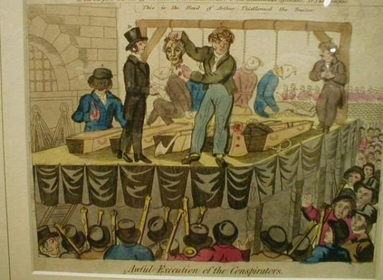 Kiểu tra tấn ba phần khủng khiếp này gồm treo cổ, moi nội tạng và phanh thây bốn mảnh Kiểu tra tấn ba phần khủng khiếp này gồm treo cổ, moi nội tạng và phanh thây bốn mảnh.