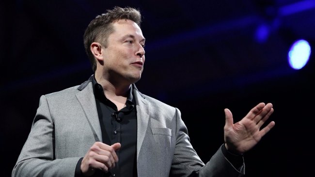 Elon tự trả học phí đại học bằng cách tổ chức tiệc lấy tiền
