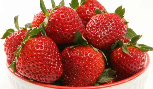 Một mẫu dâu tây xét nghiệm chứa tới 13 thành phần thuốc trừ sâu khác nhau.  Một mẫu dâu tây xét nghiệm chứa tới 13 thành phần thuốc trừ sâu khác nhau.